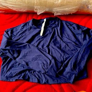 Lululemons navy crop size 4 never worn